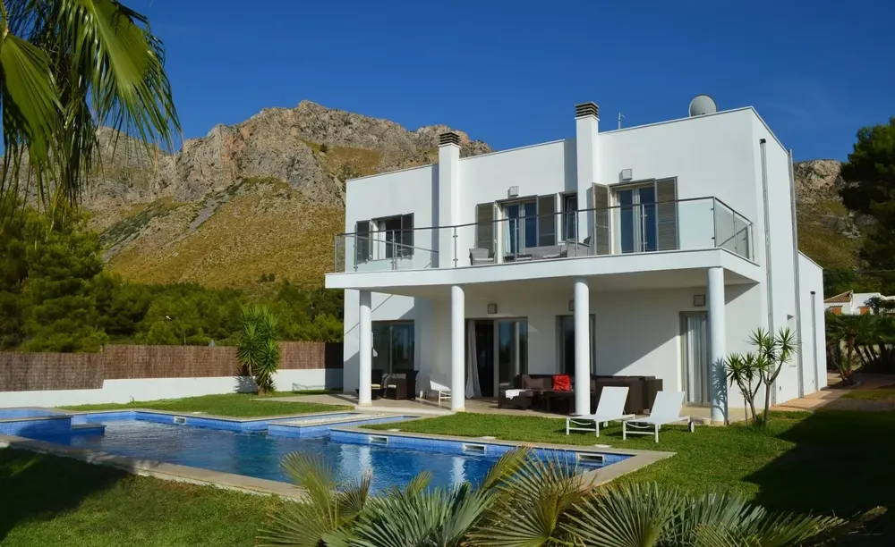 White villa with pool below the mountains, a Palmer & Partners project in Betlem