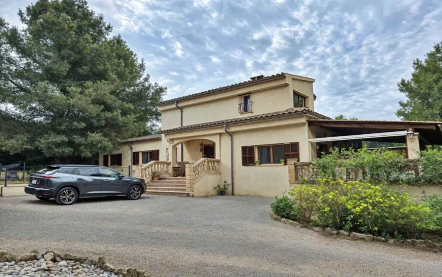 Country house with pool for sale in Alcúdia